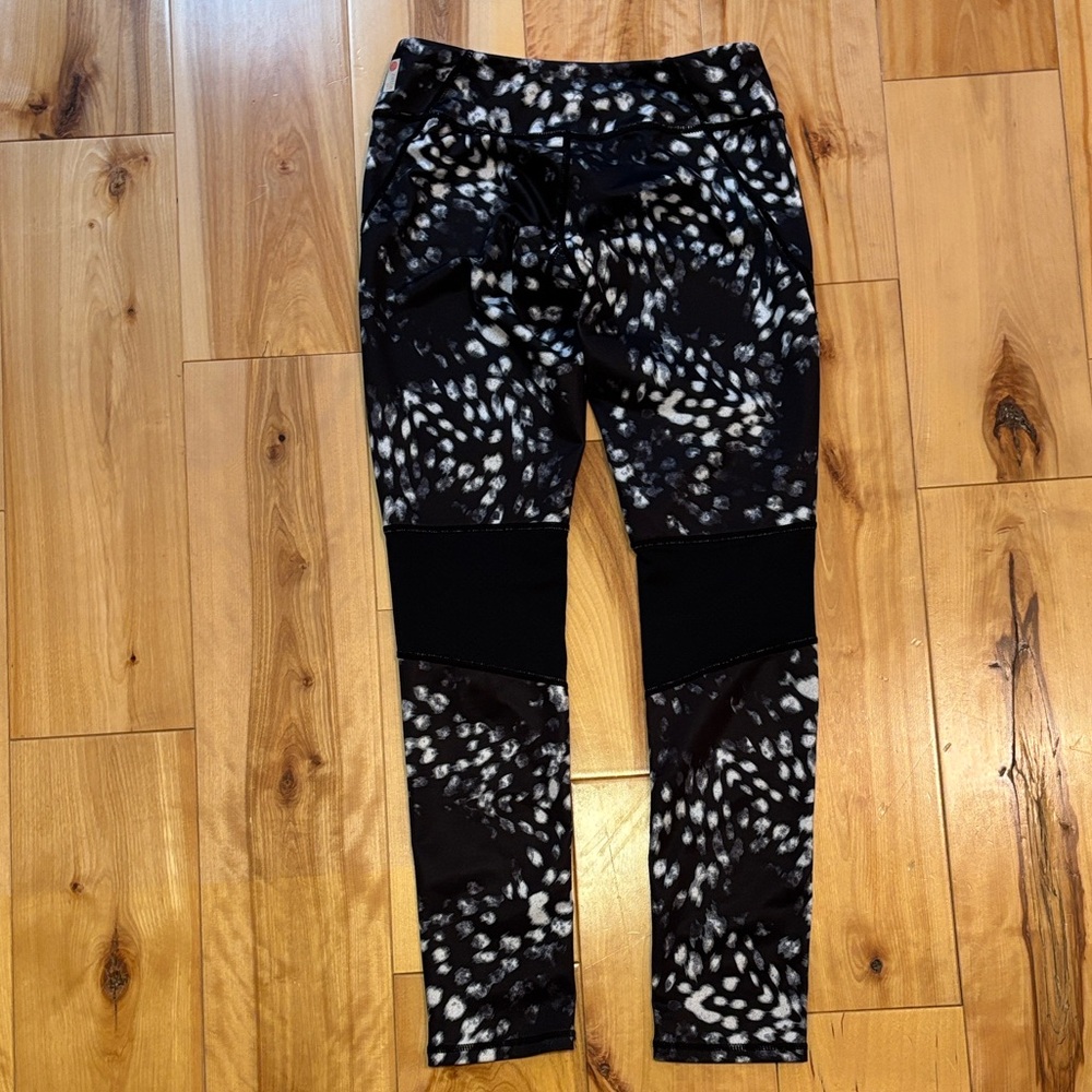 Zella Kids Monochrome Patterned Leggings size large 9/10